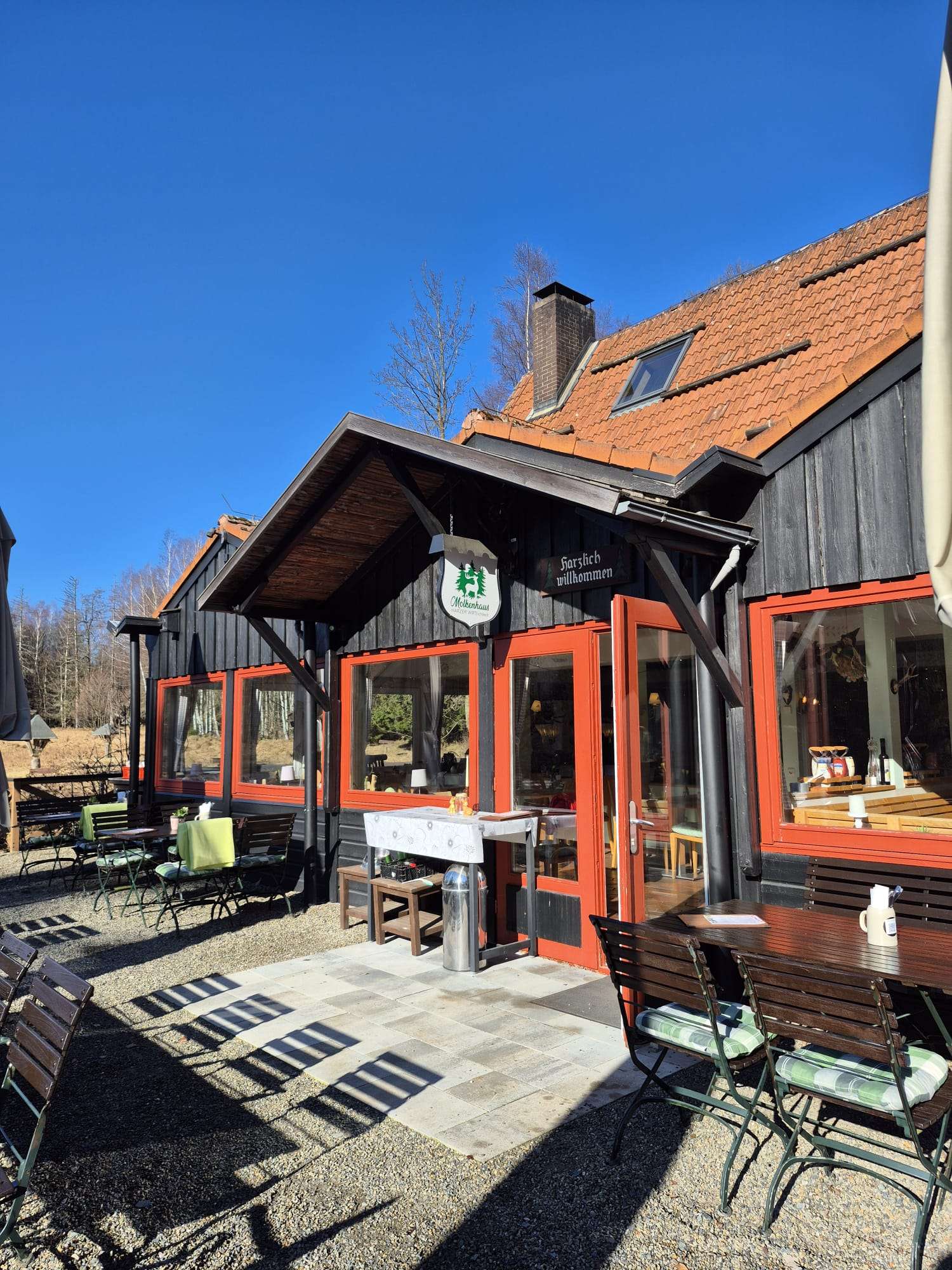 Terrasse und Eingang der Waldgaststätte Molkenhaus Bad Harzburg im Harz